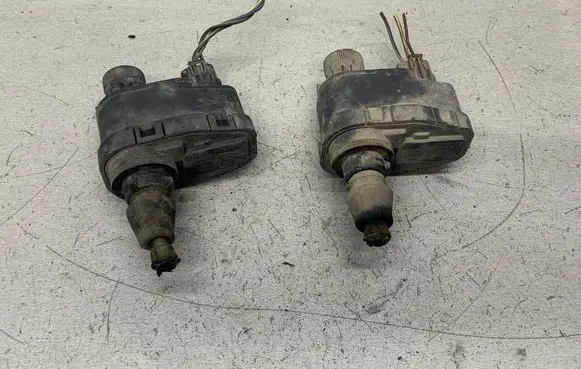 Chrysler Voyager Headlight level adjustment motor 03078513D9