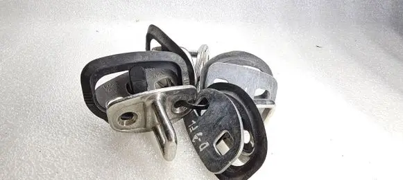 Audi A8 S8 D3 4E Front door lock loop/hook striker 4E0837033A 4E0837279D