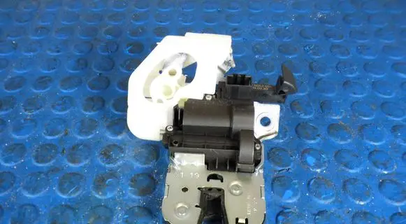 Volkswagen PASSAT B8 Tailgate lock latch 3G0827503C 043650