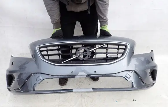 Volvo V40 Front bumper 31347085