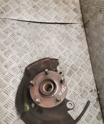 Toyota Avensis T270 Front wheel hub spindle knuckle