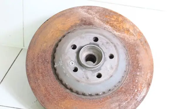 Rear wheel hub
