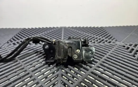 Toyota Auris E180 Loading door lock 