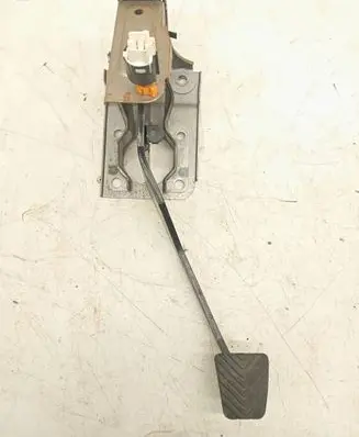 Mitsubishi Lancer VIII Brake pedal 