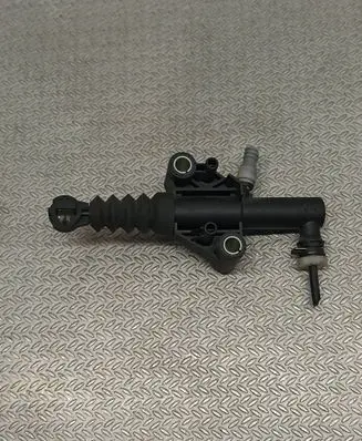 Renault Master III Clutch master cylinder 306105588R 93868391
