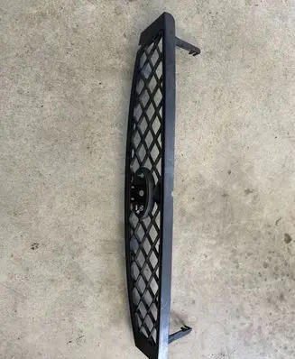 Ford Focus Front bumper upper radiator grill 2M518200 A31162