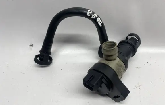 BMW 5 F10 F11 Vacuum line/pipe/hose 7618658