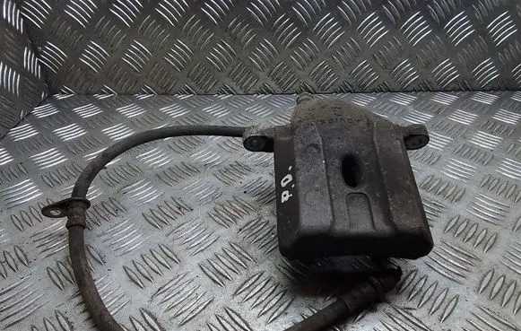 Toyota Prius (XW20) Front brake caliper