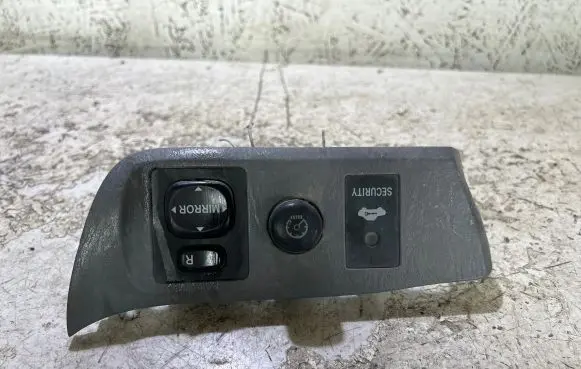 Toyota Corolla Verso AR10 Wing mirror switch 183574