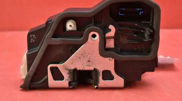 BMW X1 E84 Front door lock 7229455