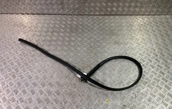 Maserati Levante Rubber seal front door window/glass 670034256