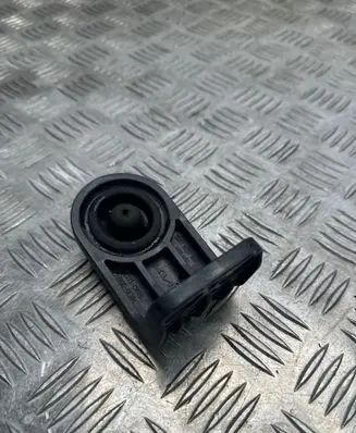 Radiator support slam panel bracket