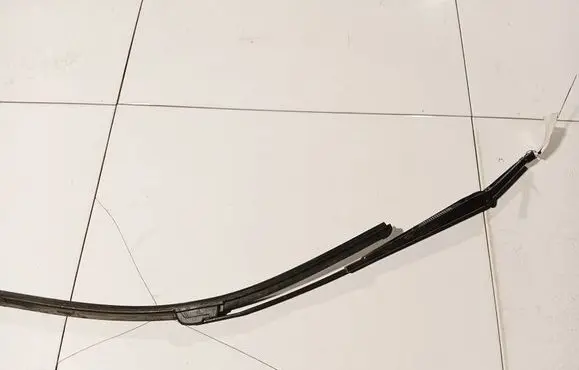 Opel Zafira A Front wiper blade arm 90582557