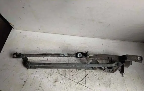 Ford Focus Front wiper linkage and motor 3397021366