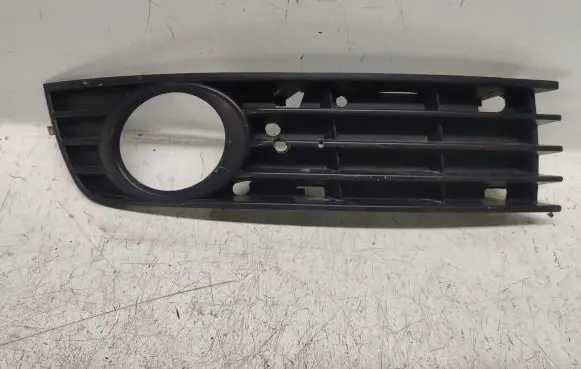 Audi A4 S4 B6 8E 8H Front fog light trim/grill