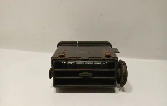 Nissan Patrol Y60 Dash center air vent grill 6876101J00