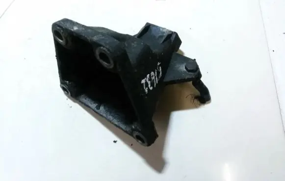 Volkswagen PASSAT B5 Engine mounting bracket 4b0199308 543130
