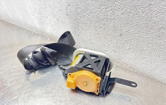 Opel Insignia A Front seatbelt 12848365 19012011 M111