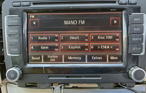 Volkswagen PASSAT B7 Radio/CD/DVD/GPS head unit 1T0035680B A2C53388884 000532850