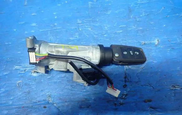 Volkswagen Golf VII Ignition lock 5Q0905865 10056069