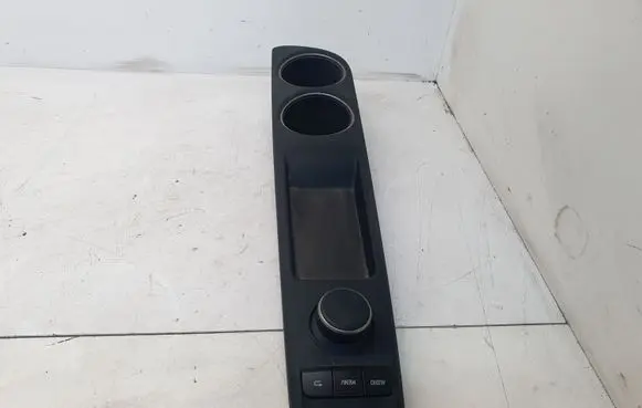 Cup holder front