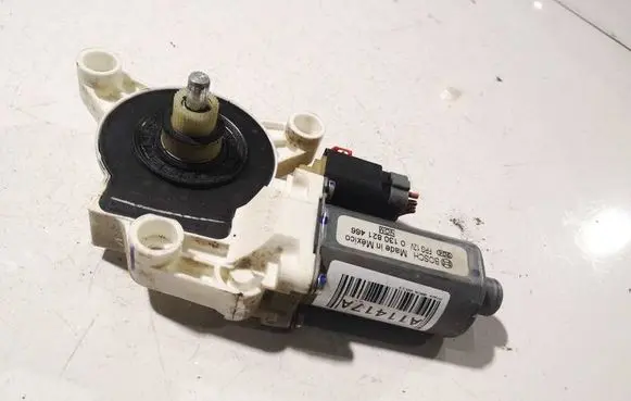 Chrysler Sebring (JS) Front door window regulator motor 0130821466