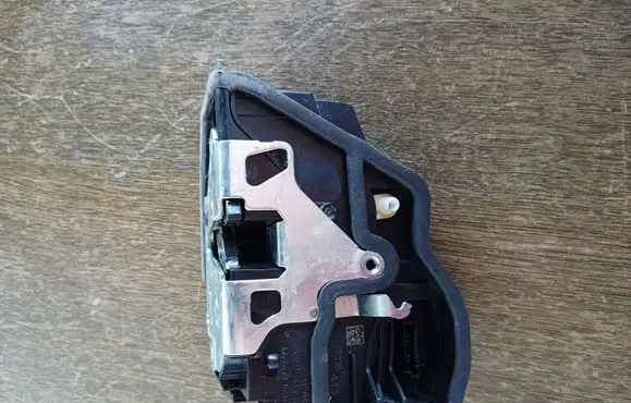 BMW X6 E71 Rear door lock 7318413 120085