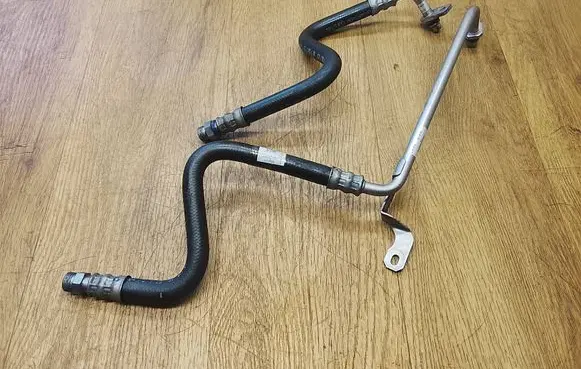 Porsche Macan (95B) Gearbox oil cooler pipe/hose 95B317826E
