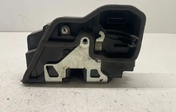 BMW 5 E60 E61 Front door lock 7202145 A053702