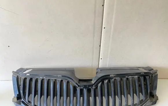 Skoda Octavia Mk3 (5E) Front bumper upper radiator grill 5E0853653 32002011