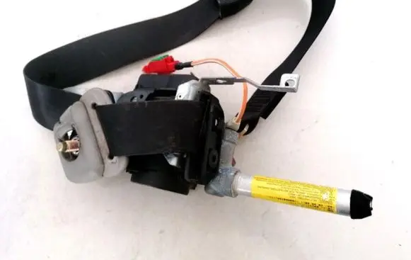 Mitsubishi Carisma Front seatbelt MR915562 E40429087