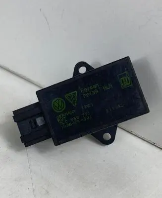 Volkswagen Touareg I Seat heating relay 7L0959772