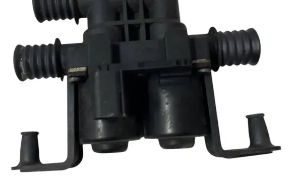 BMW X5 E70 Coolant heater control valve 6910544 64116910544