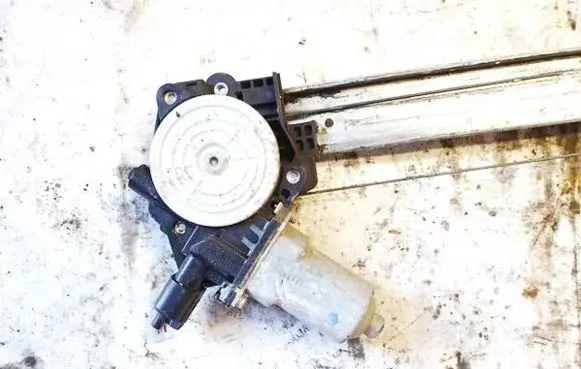 Honda CR-V Front door window regulator motor