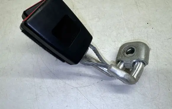 Volkswagen PASSAT B7 Middle seatbelt buckle (rear) 3AA857739B