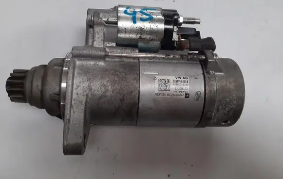 Volkswagen Golf VII Starter motor 02M911024B