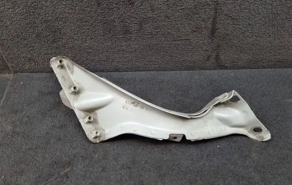 Fender mounting bracket