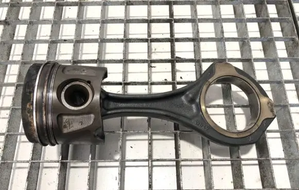 Mercedes-Benz Sprinter W906 Piston with connecting rod 8370642899