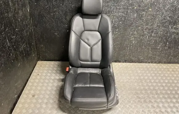 Porsche Macan (95B) Front driver seat 