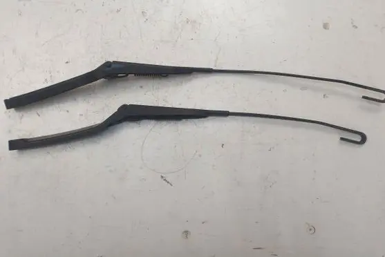 BMW 3 E36 Front wiper blade arm