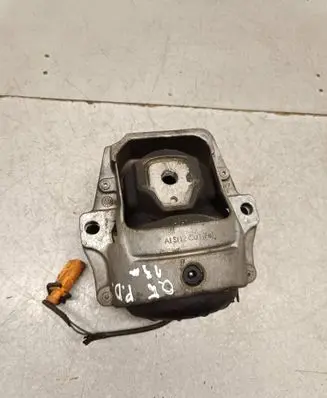 Engine mount bracket