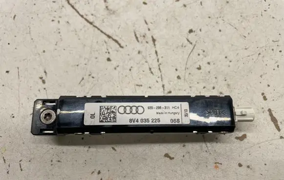 Audi A3 S3 8V Aerial antenna amplifier 8V4035225 920286311