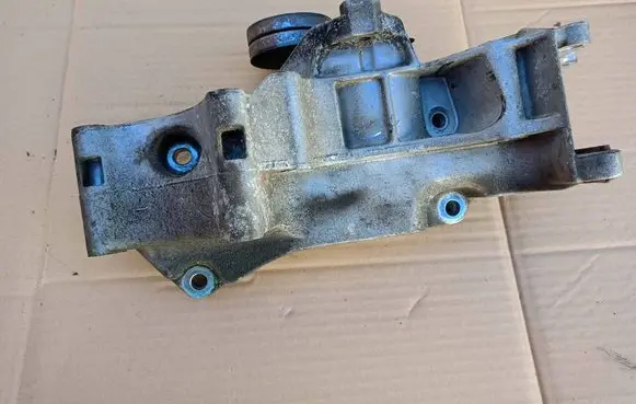 Volkswagen Golf V Generator/alternator bracket 032145169Q