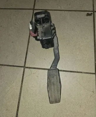 Opel Astra G Accelerator throttle pedal 6PV00811200 9157998