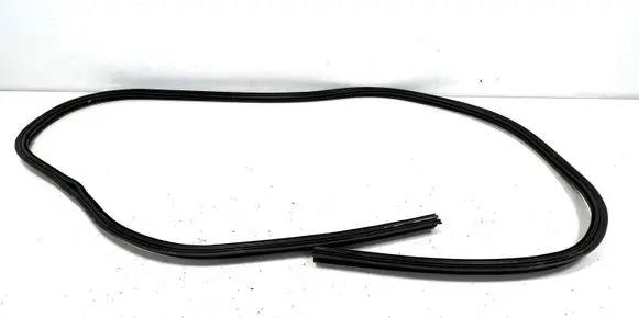 Suzuki Vitara (LY) Trunk rubber seal (body) 