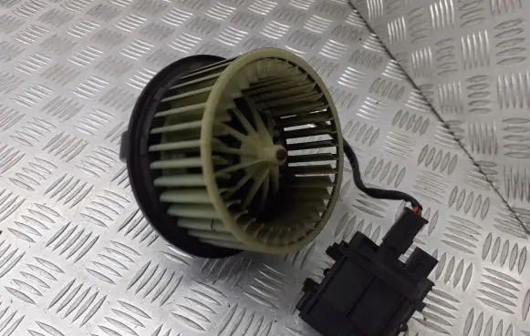 Audi 80 90 S2 B4 Front door blower motor 893959263