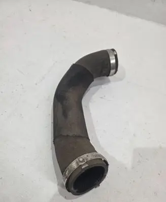 Audi Q8 Intercooler pipe mounting bracket 4M0145738