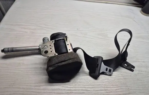Volvo C30 Rear seatbelt 30642226