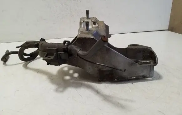 Audi A4 S4 B6 8E 8H Engine mounting bracket 8E0199352