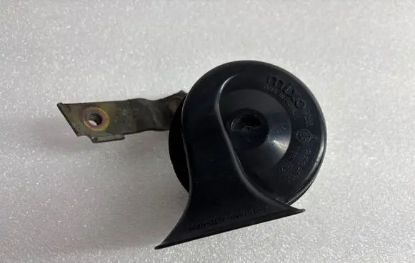 Audi A4 S4 B5 8D Horn signal 191951223